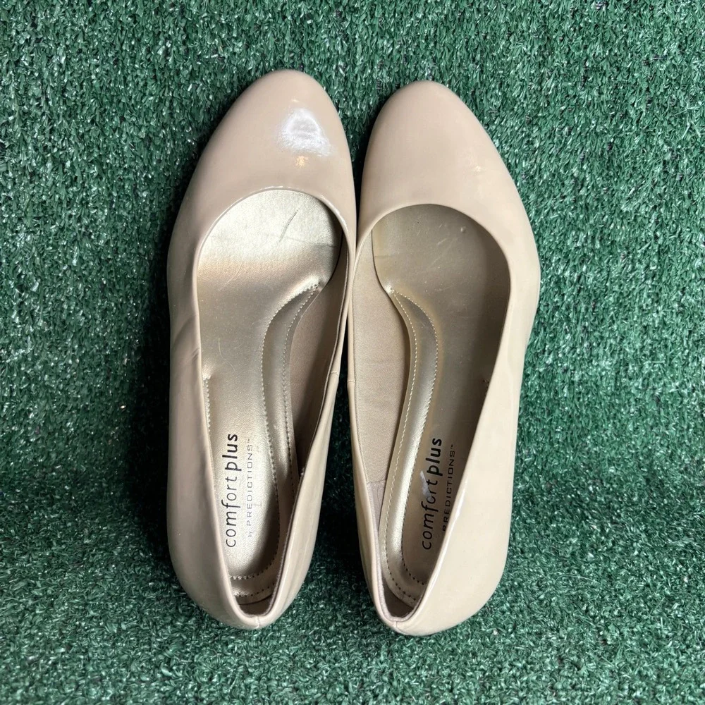 Comfort Plus Predictions Pointed Patent Faux Leather Pumps Beige Womens 11 Wide